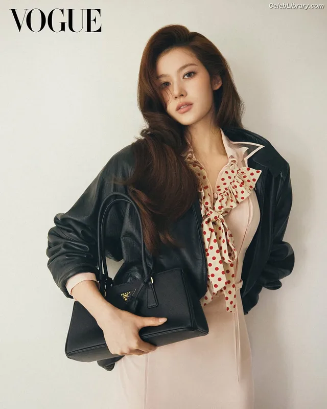 Minatozaki Sana (TWICE) photo 17 of 1069
