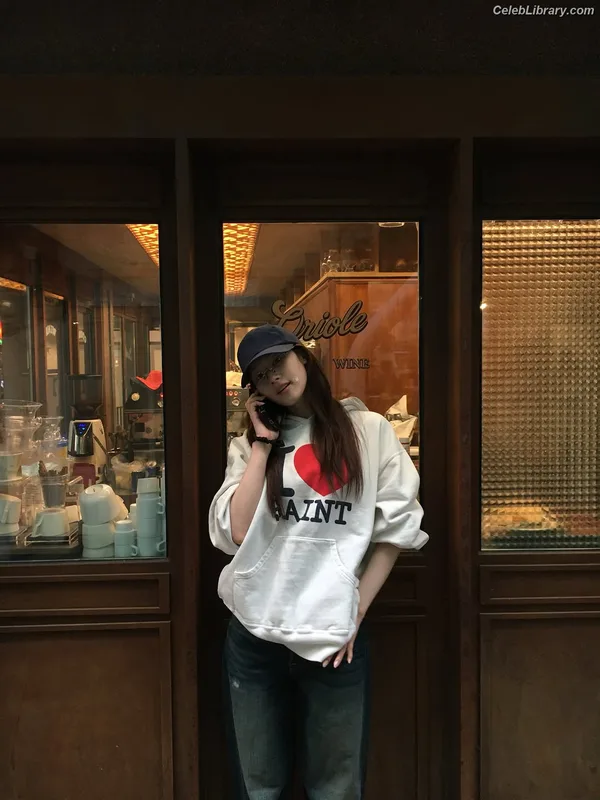 Minatozaki Sana (TWICE) photo 19 of 1069