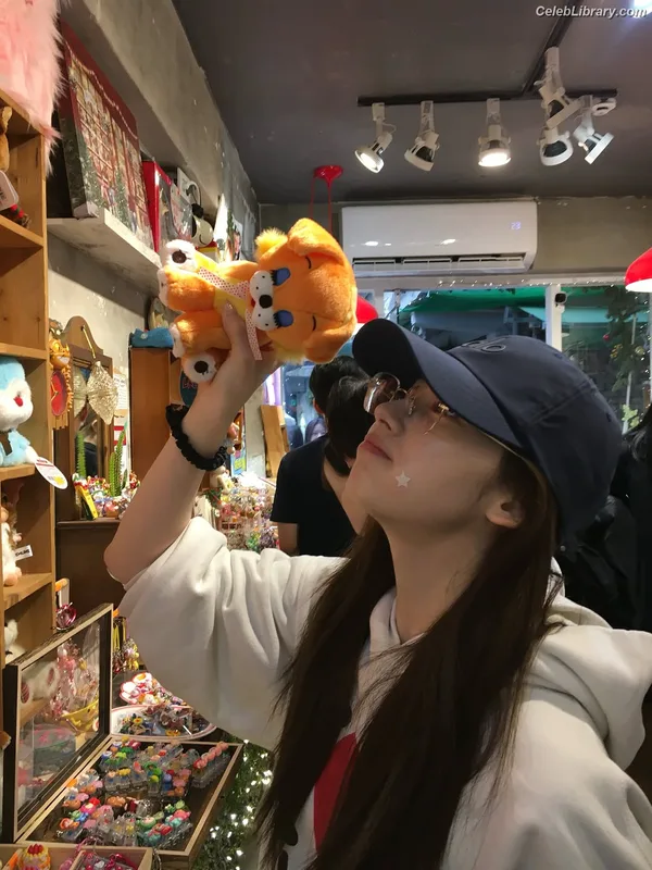 Minatozaki Sana (TWICE) photo 24 of 1069