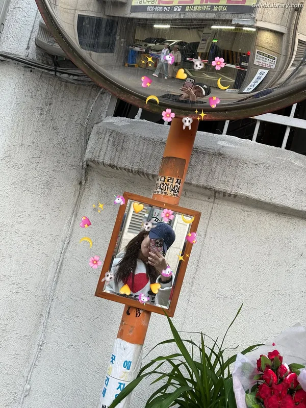 Minatozaki Sana (TWICE) photo 2 of 1069