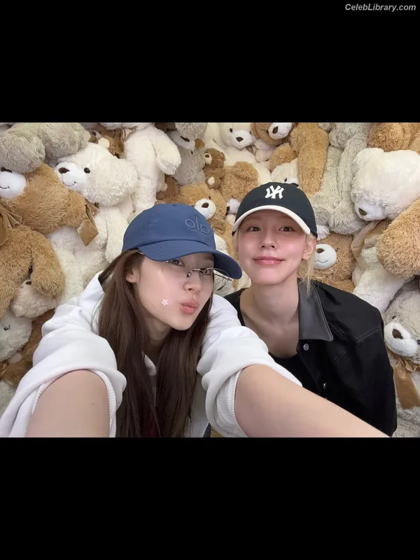 Minatozaki Sana (TWICE) photo 10 of 1069