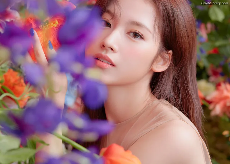 Minatozaki Sana (TWICE) photo 17 of 1069