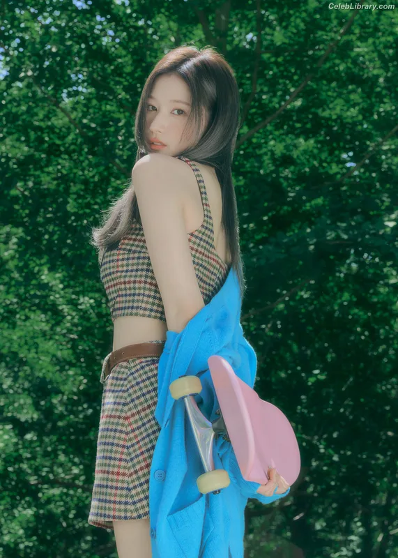 Minatozaki Sana (TWICE) photo 18 of 1069
