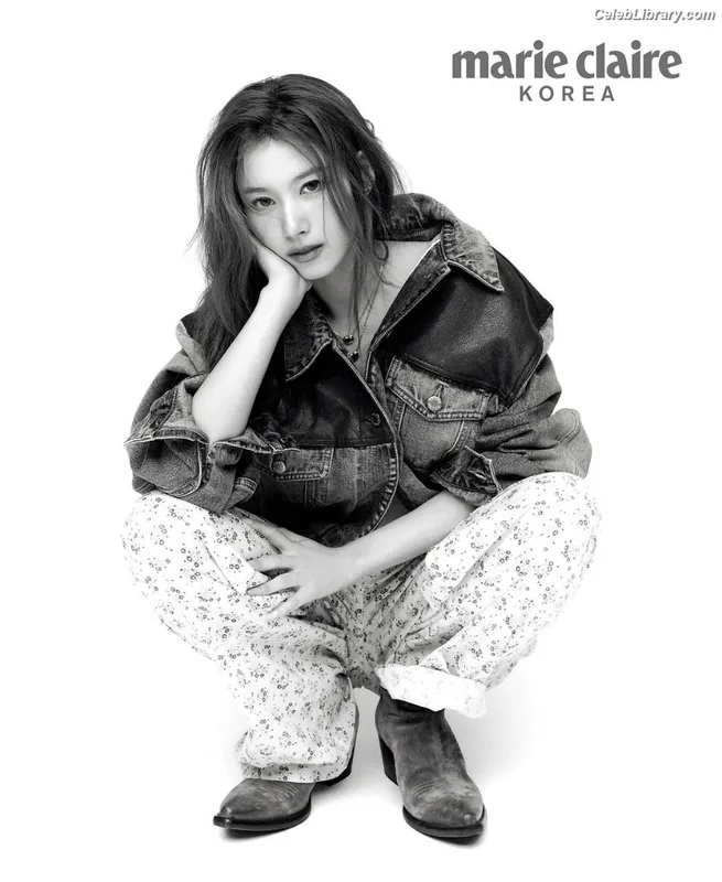 Minatozaki Sana (TWICE) photo 2 of 1069