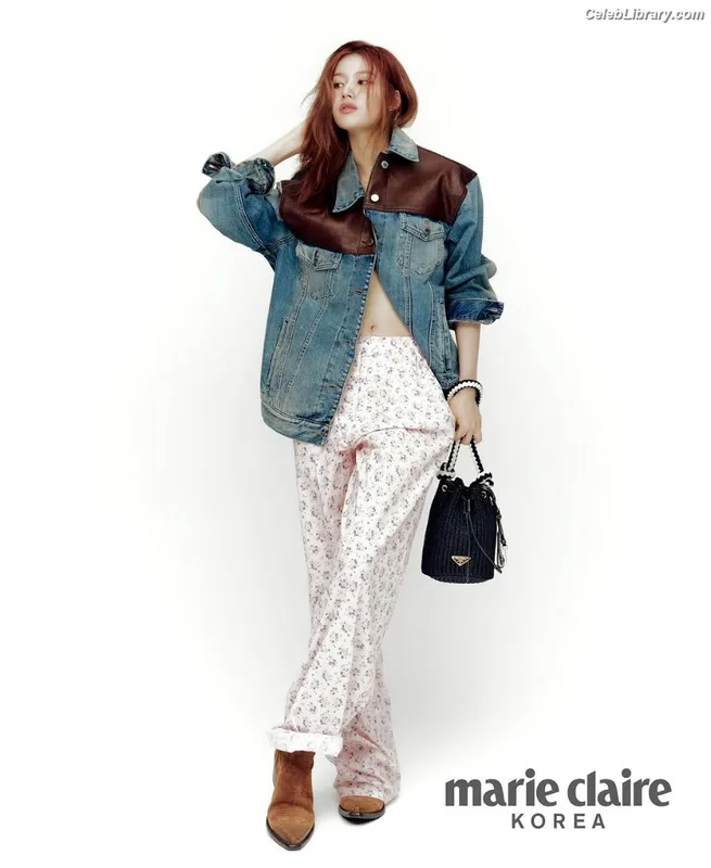 Minatozaki Sana (TWICE) photo 7 of 1069