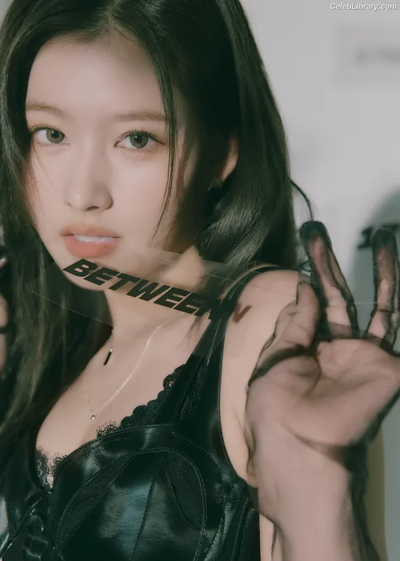 Minatozaki Sana (TWICE) photo 9 of 1069