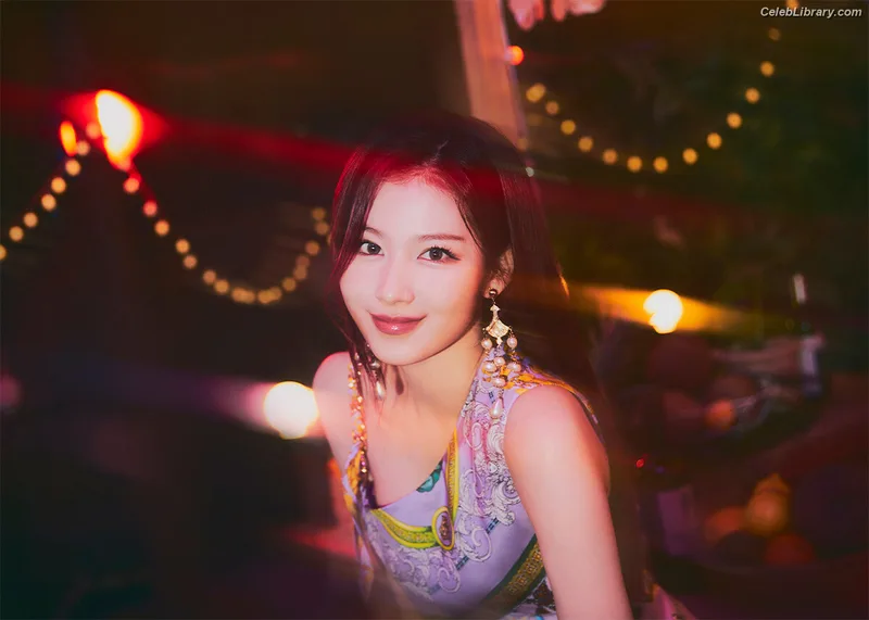 Minatozaki Sana (TWICE) photo 13 of 1069