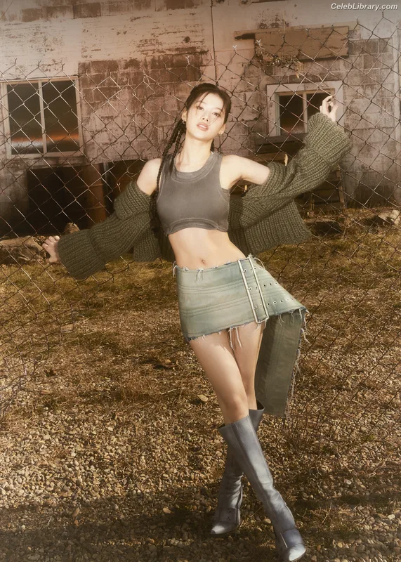 Minatozaki Sana (TWICE) photo 14 of 1069