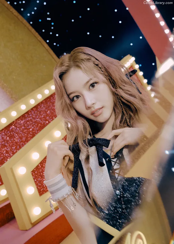 Minatozaki Sana (TWICE) photo 19 of 1069