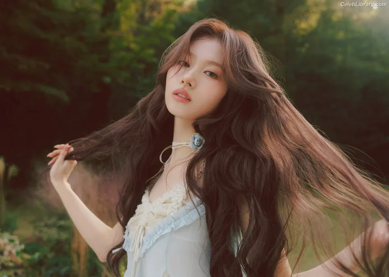 Minatozaki Sana (TWICE) photo 20 of 1069