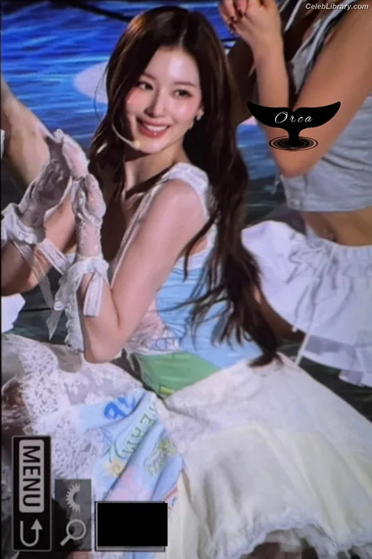 Minatozaki Sana (TWICE) photo 16 of 1069