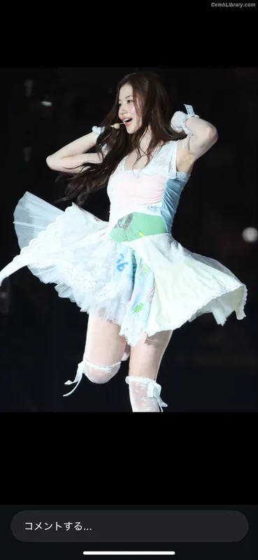 Minatozaki Sana (TWICE) photo 20 of 1069