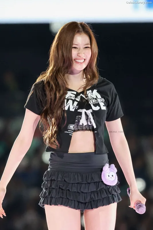Minatozaki Sana (TWICE) photo 4 of 1069