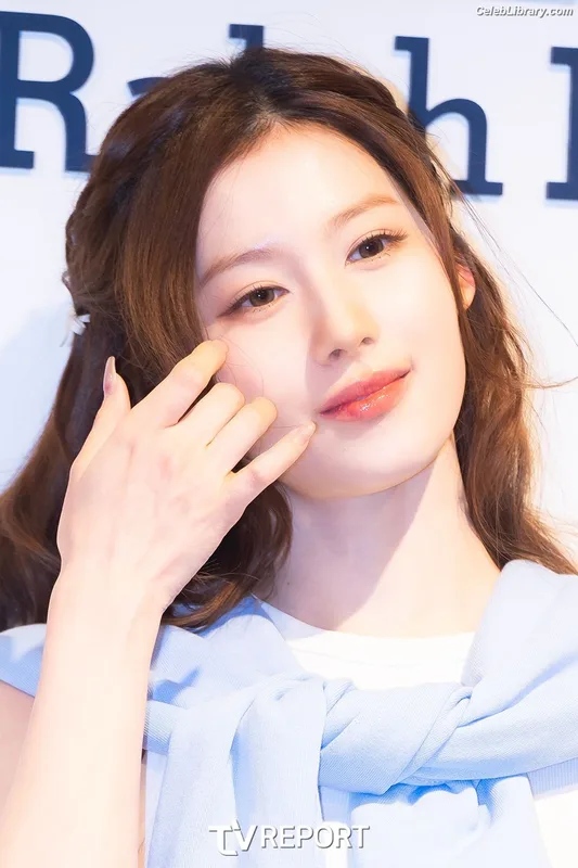 Minatozaki Sana (TWICE) photo 8 of 1069
