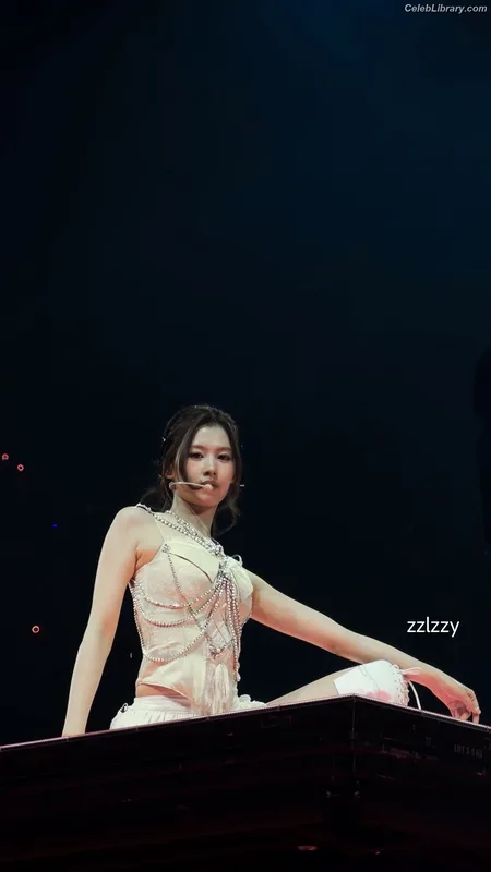Minatozaki Sana (TWICE) photo 20 of 1069