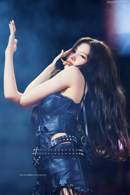 Minatozaki Sana (TWICE) photo 22 of 1069