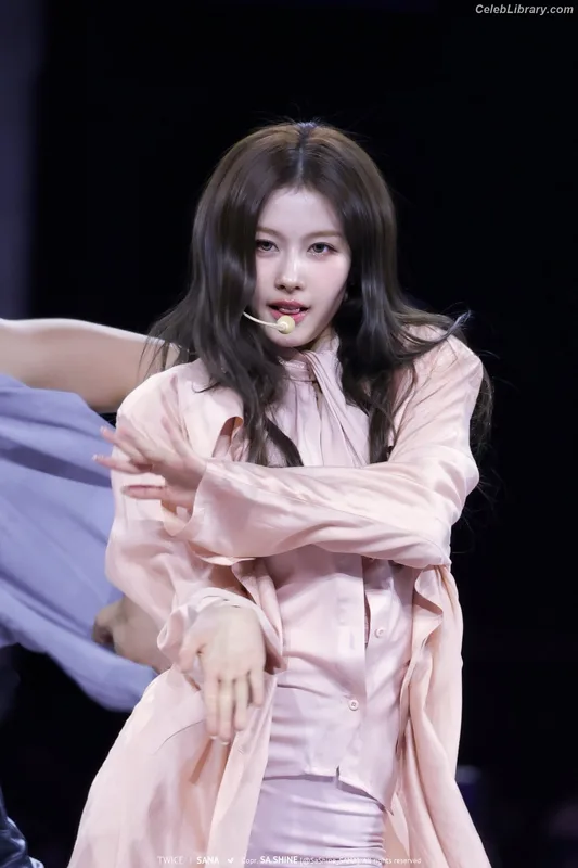 Minatozaki Sana (TWICE) photo 2 of 1069