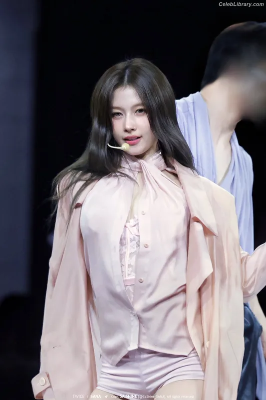 Minatozaki Sana (TWICE) photo 3 of 1069