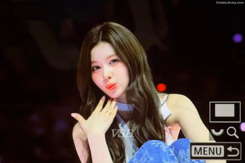 Minatozaki Sana (TWICE) photo 7 of 1069