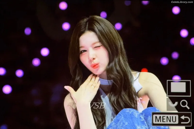 Minatozaki Sana (TWICE) photo 8 of 1069