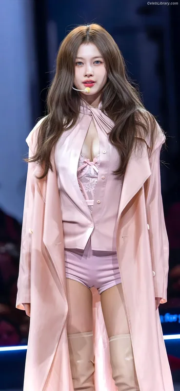 Minatozaki Sana (TWICE) photo 11 of 1069