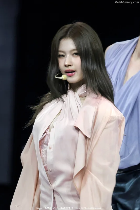 Minatozaki Sana (TWICE) photo 13 of 1069