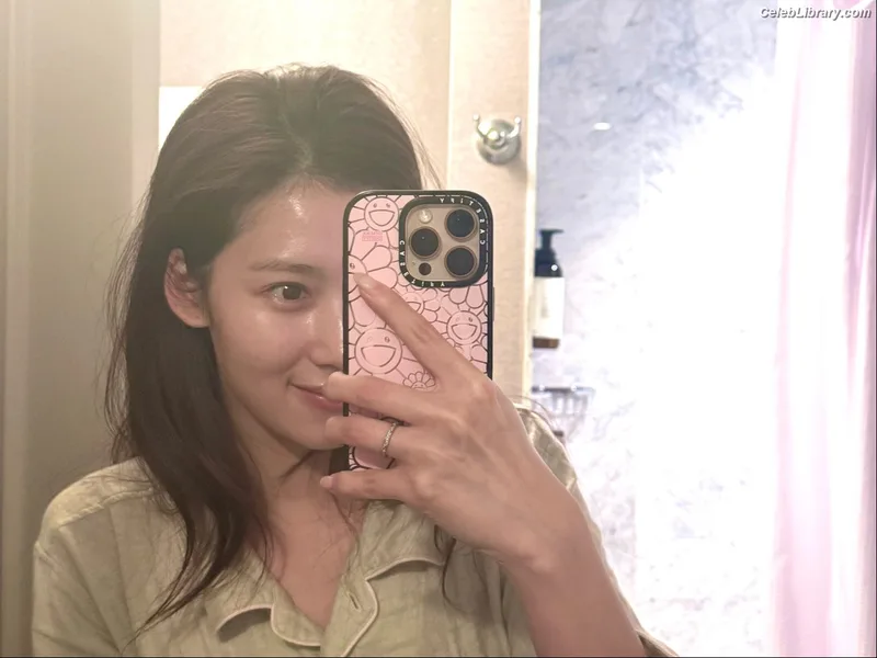 Minatozaki Sana (TWICE) photo 15 of 1069