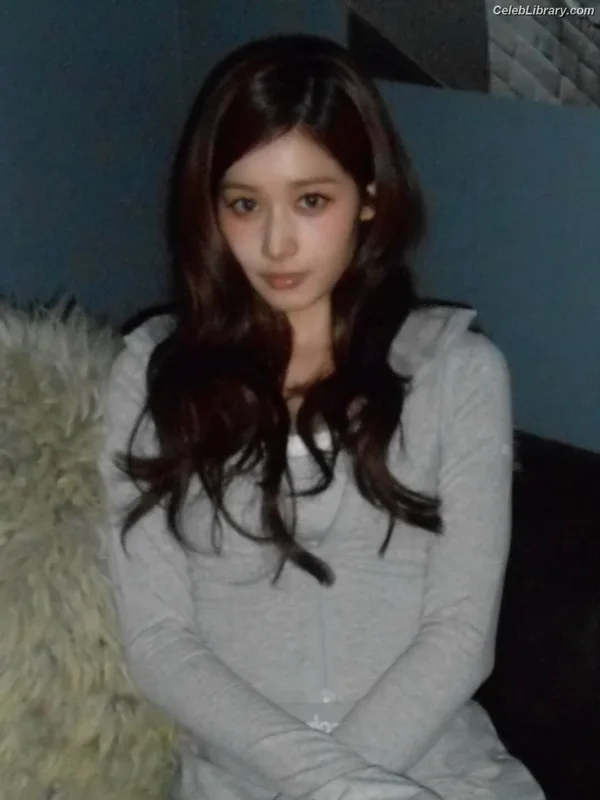 Minatozaki Sana (TWICE) photo 11 of 1069