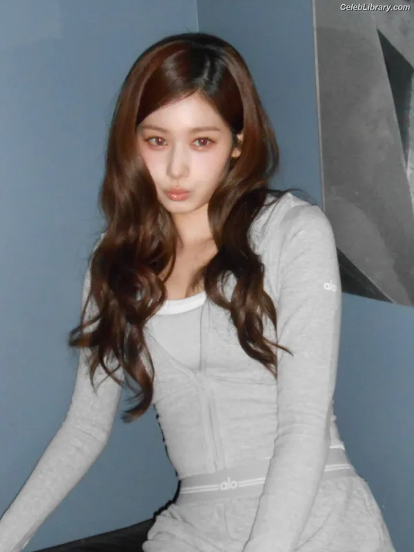 Minatozaki Sana (TWICE) photo 13 of 1069