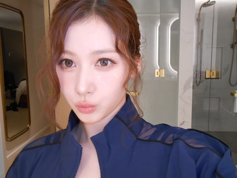Minatozaki Sana (TWICE) photo 21 of 1069