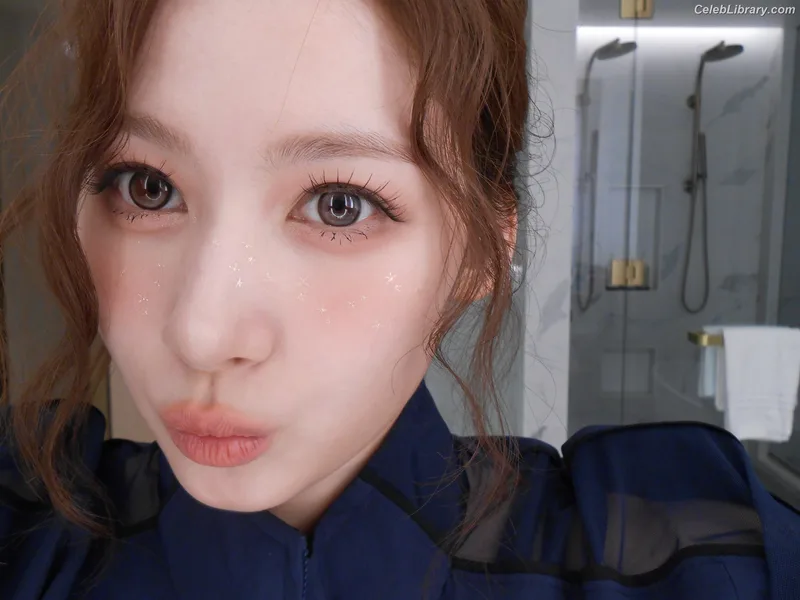 Minatozaki Sana (TWICE) photo 23 of 1069