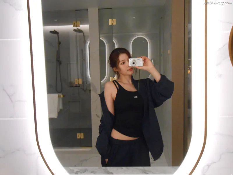 Minatozaki Sana (TWICE) photo 4 of 1069