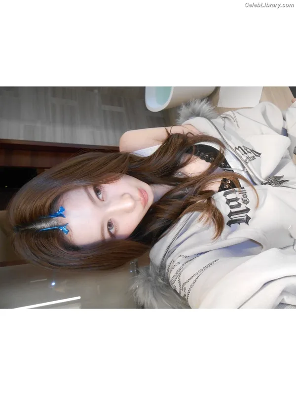 Minatozaki Sana (TWICE) photo 5 of 1069