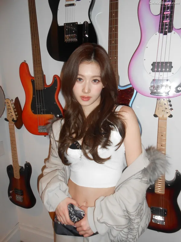 Minatozaki Sana (TWICE) photo 11 of 1069
