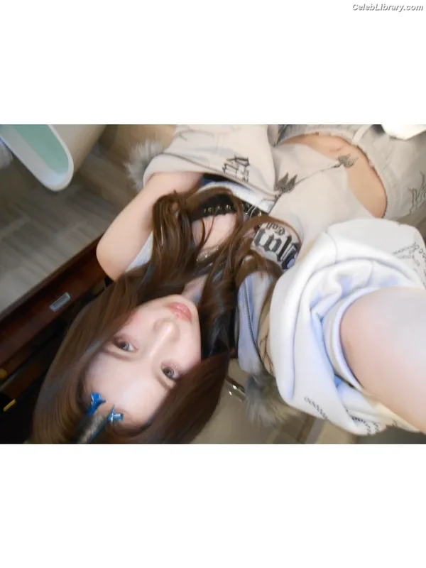 Minatozaki Sana (TWICE) photo 14 of 1069