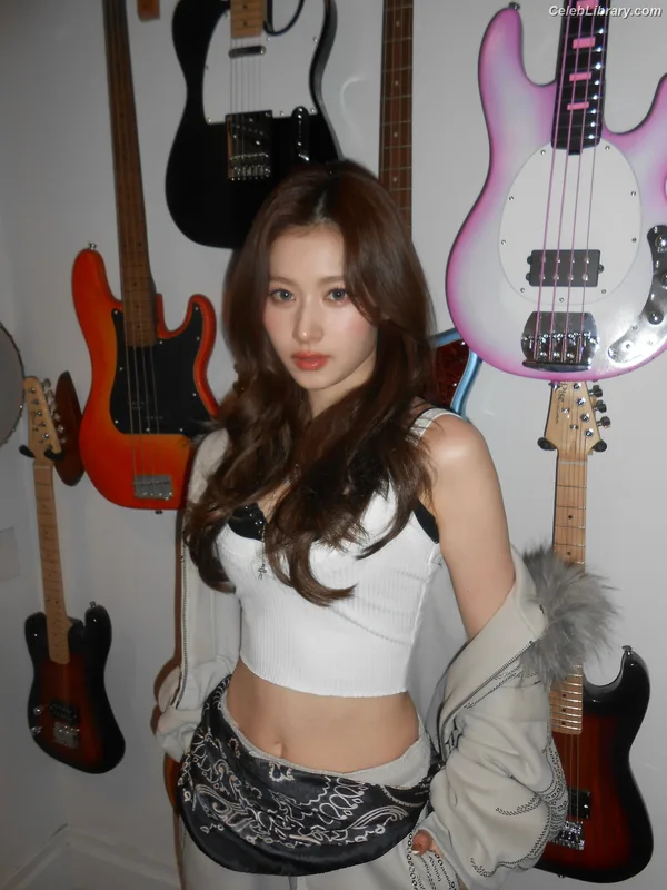 Minatozaki Sana (TWICE) photo 17 of 1069