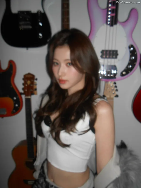 Minatozaki Sana (TWICE) photo 18 of 1069