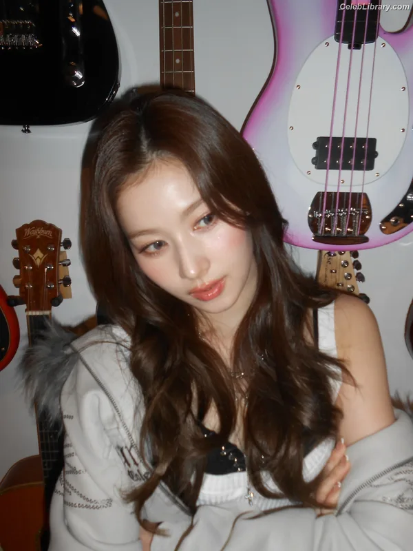 Minatozaki Sana (TWICE) photo 20 of 1069