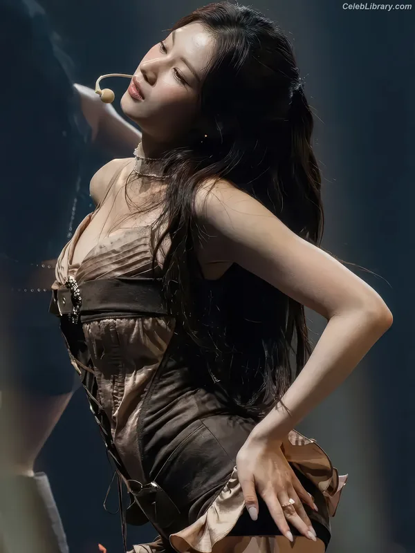 Minatozaki Sana (TWICE) photo 19 of 1069