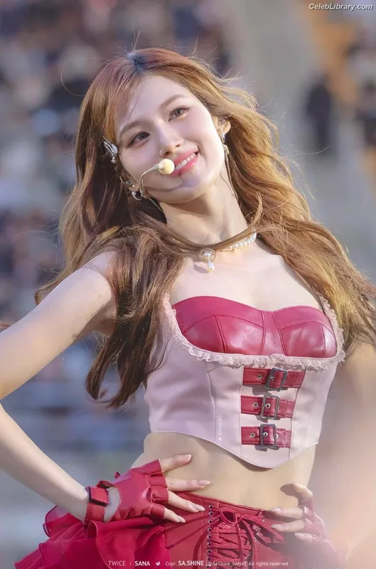 Minatozaki Sana (TWICE) photo 2 of 1069