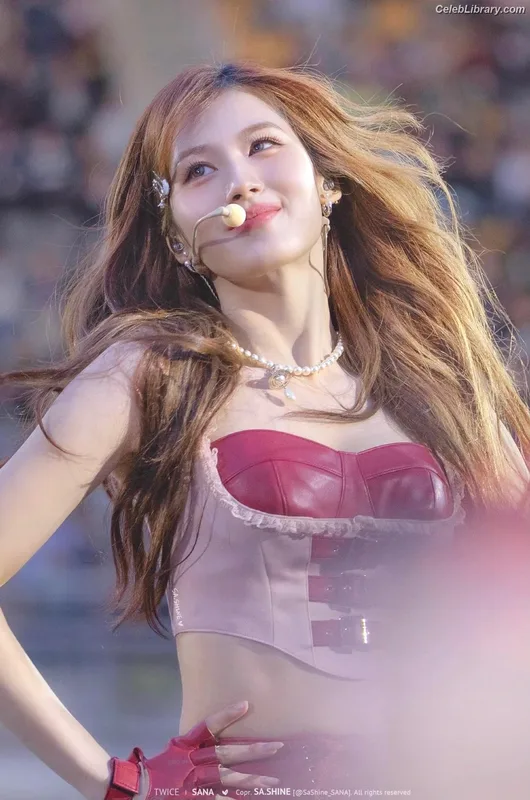 Minatozaki Sana (TWICE) photo 5 of 1069