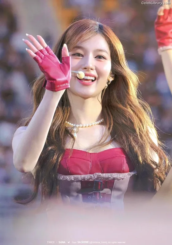 Minatozaki Sana (TWICE) photo 8 of 1069