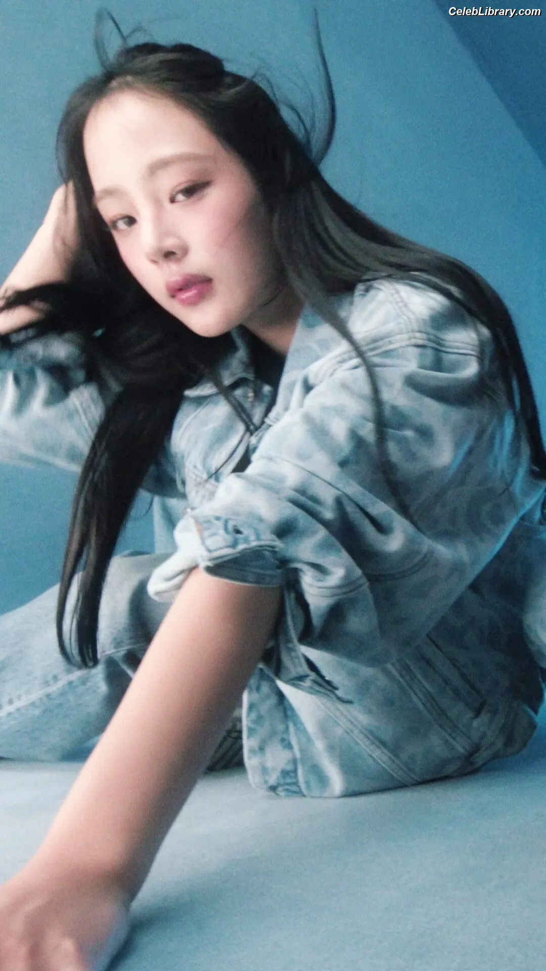 Minji (NewJeans) photo 11 of 1153