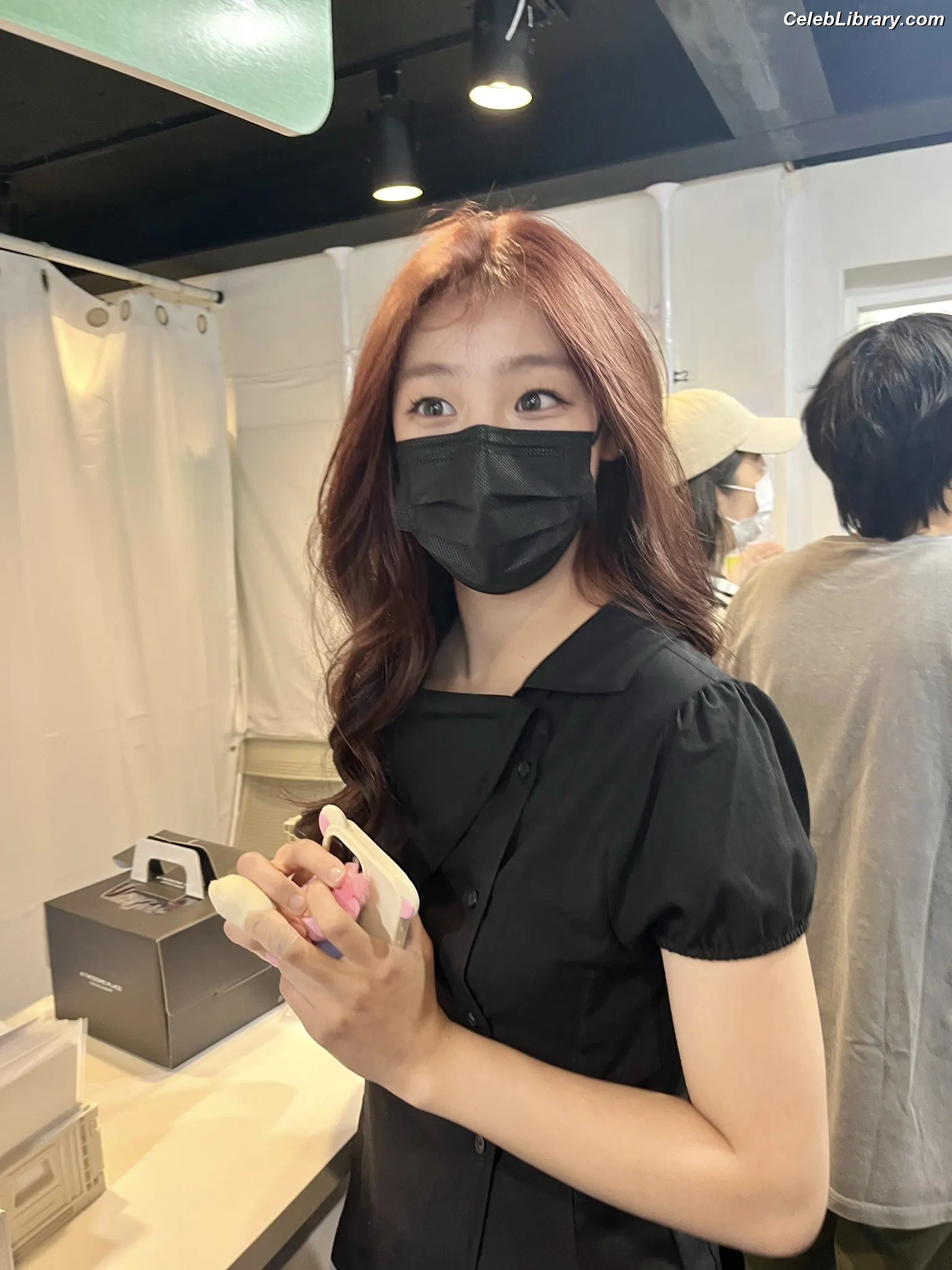 Minji (NewJeans) photo 17 of 1153