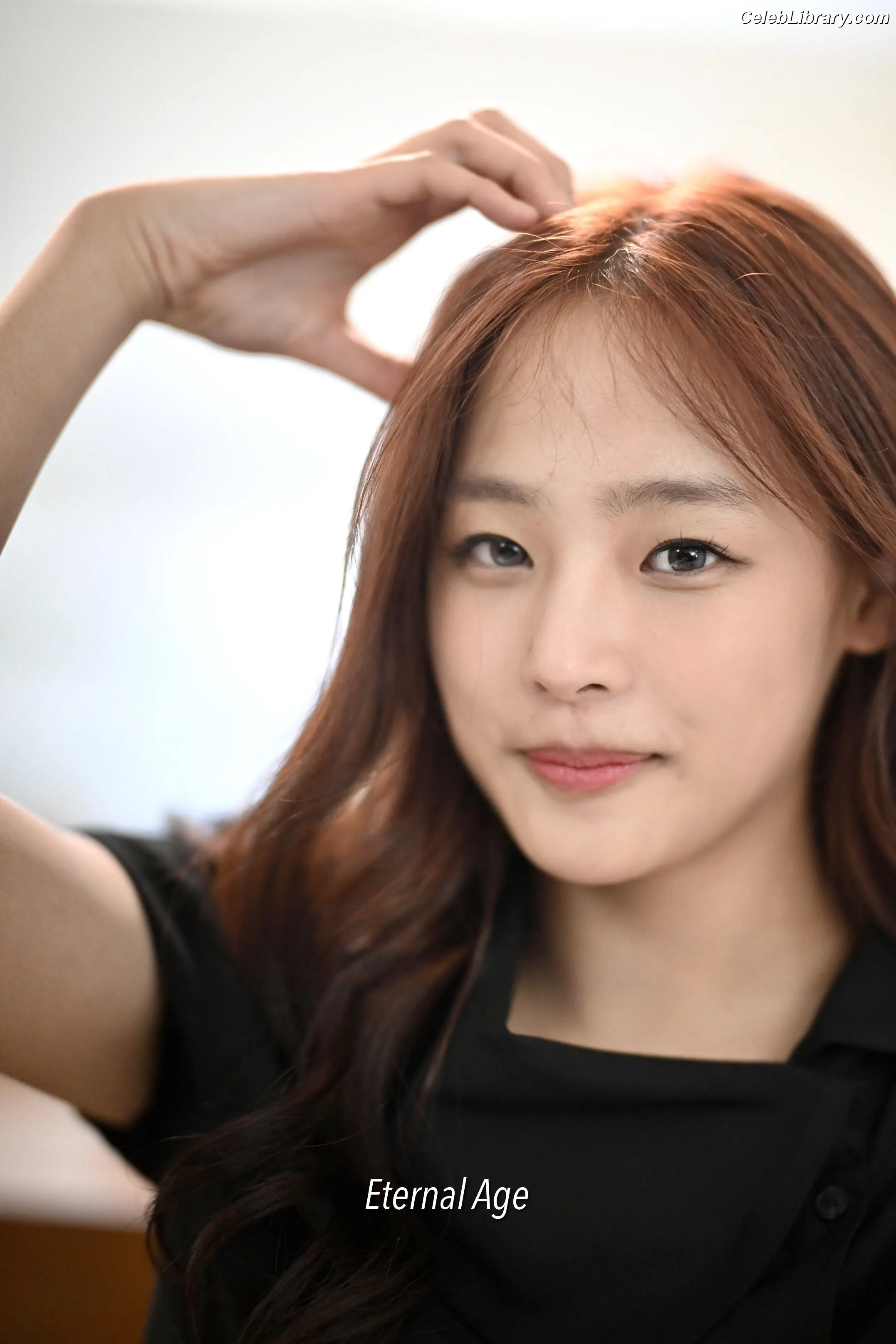 Minji (NewJeans) photo 9 of 1153