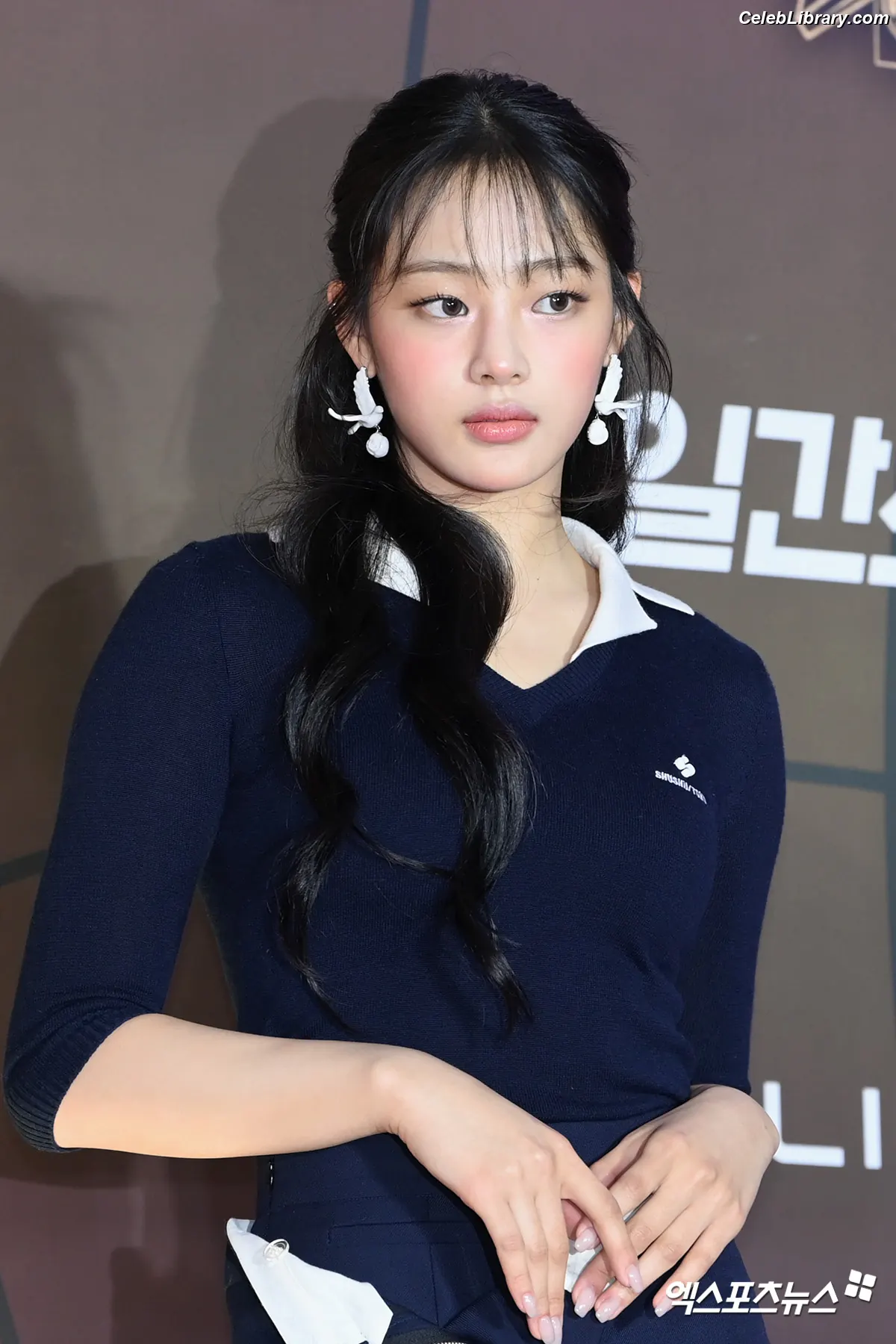 Minji (NewJeans) photo 4 of 1153