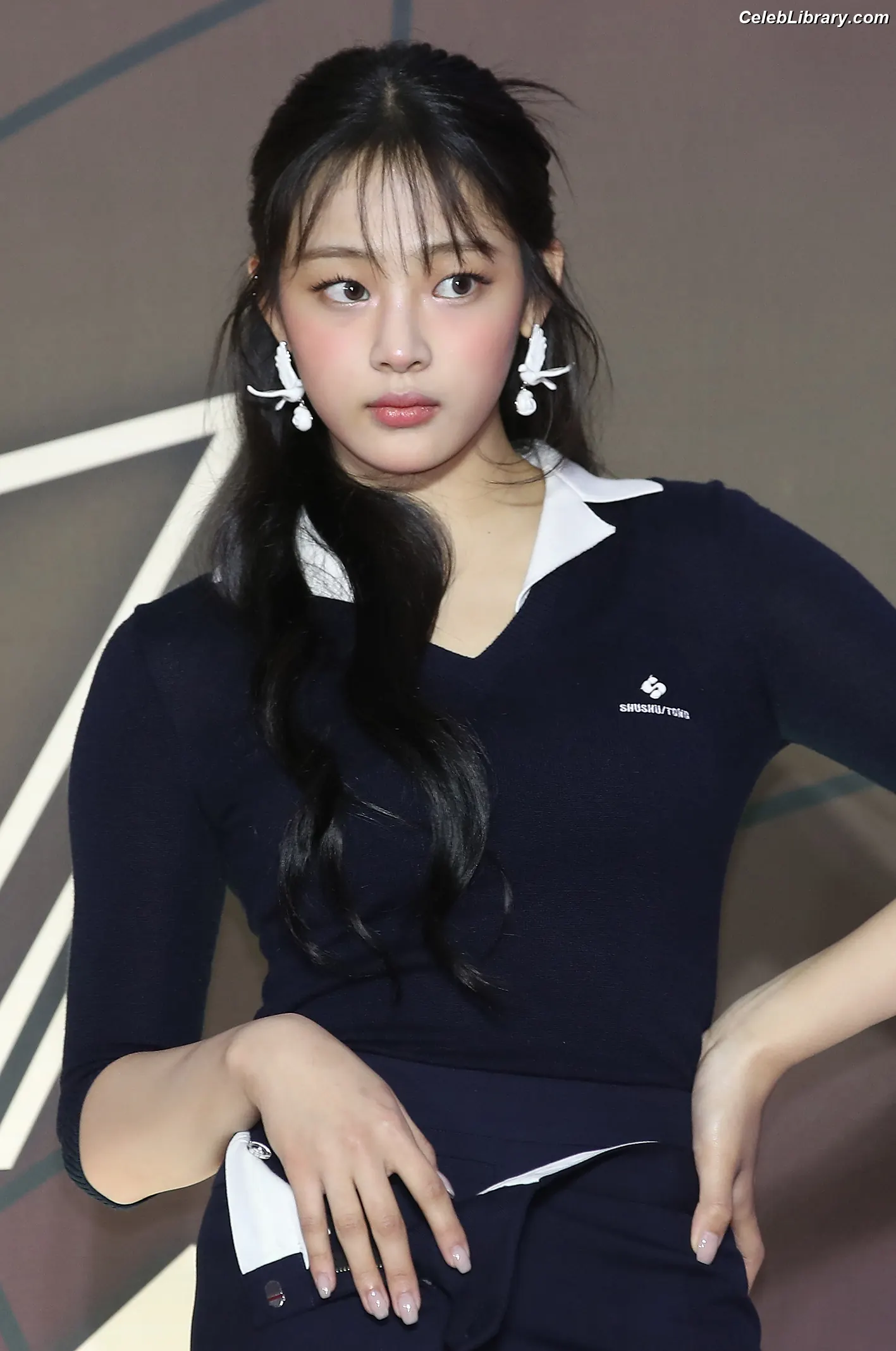 Minji (NewJeans) photo 12 of 1153