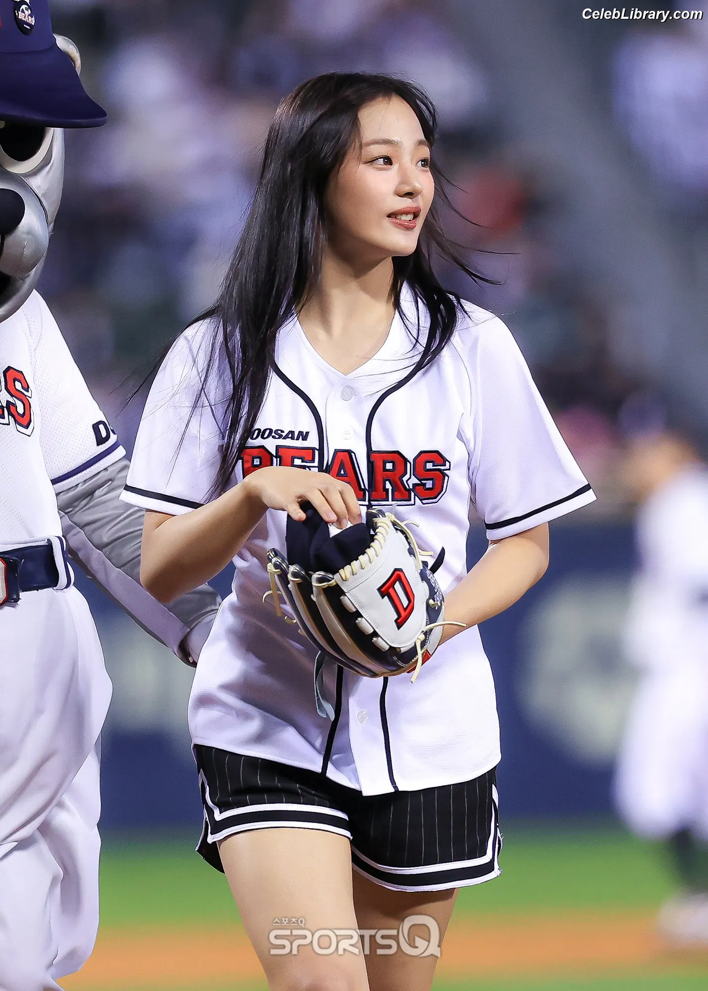 Minji (NewJeans) photo 24 of 1153