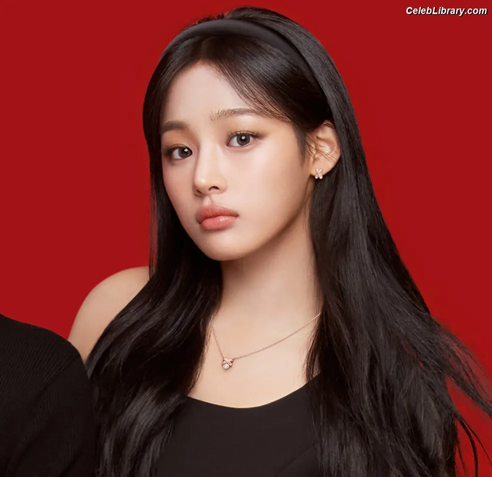Minji (NewJeans) photo 14 of 1153