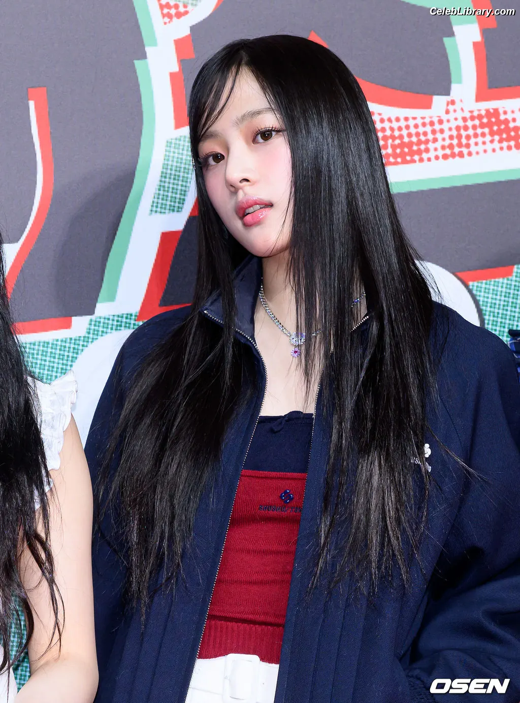 Minji (NewJeans) photo 16 of 1153